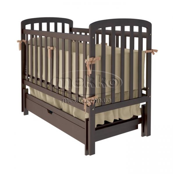 Для новорожденных лучшим решением будет купить деревянную детскую кровать,с ассортиментом которых Вы можете ознакомиться и интернет магазине мебели Мекко.ua